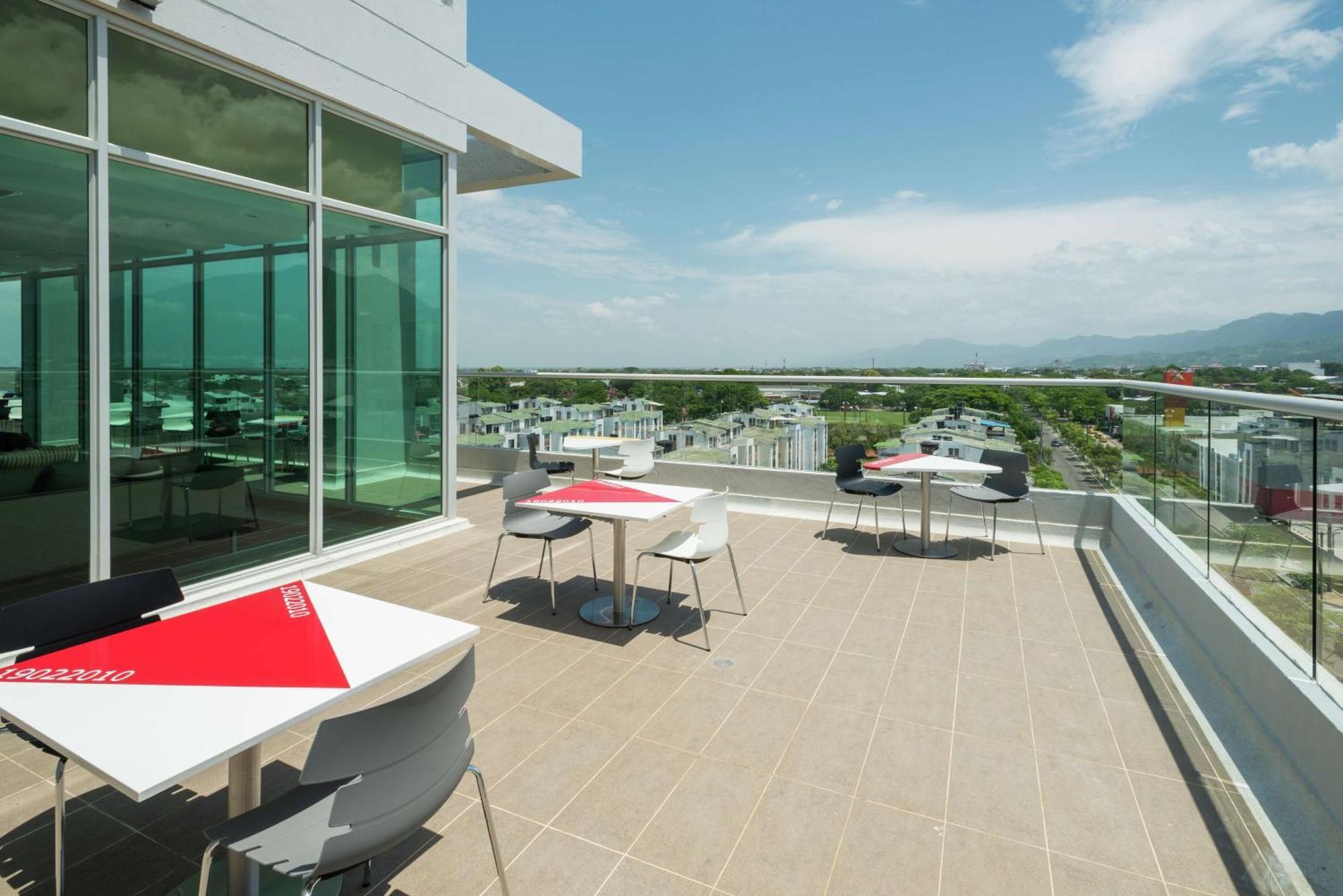 Hotel Hampton By Hilton Yopal Exteriér fotografie
