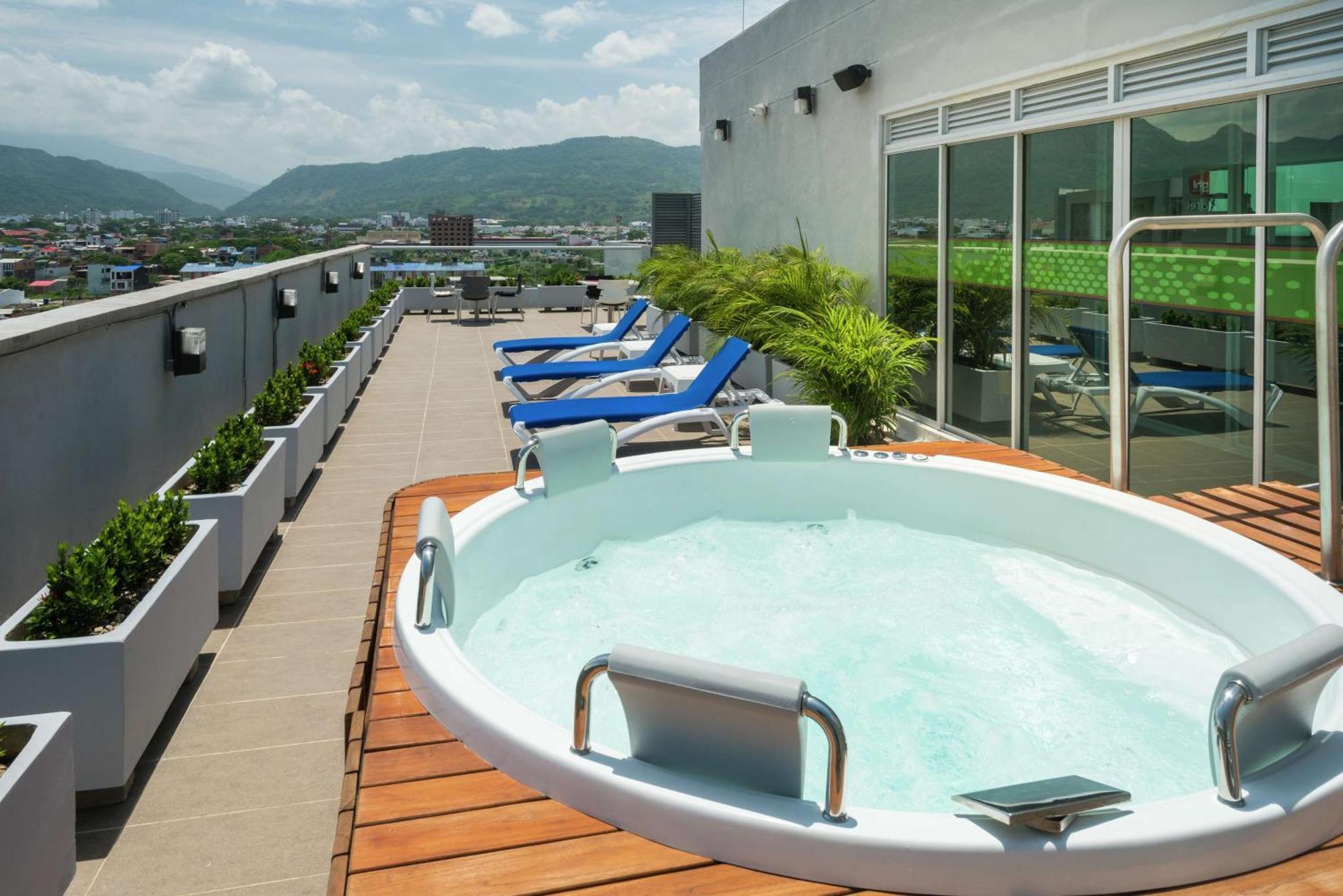 Hotel Hampton By Hilton Yopal Exteriér fotografie