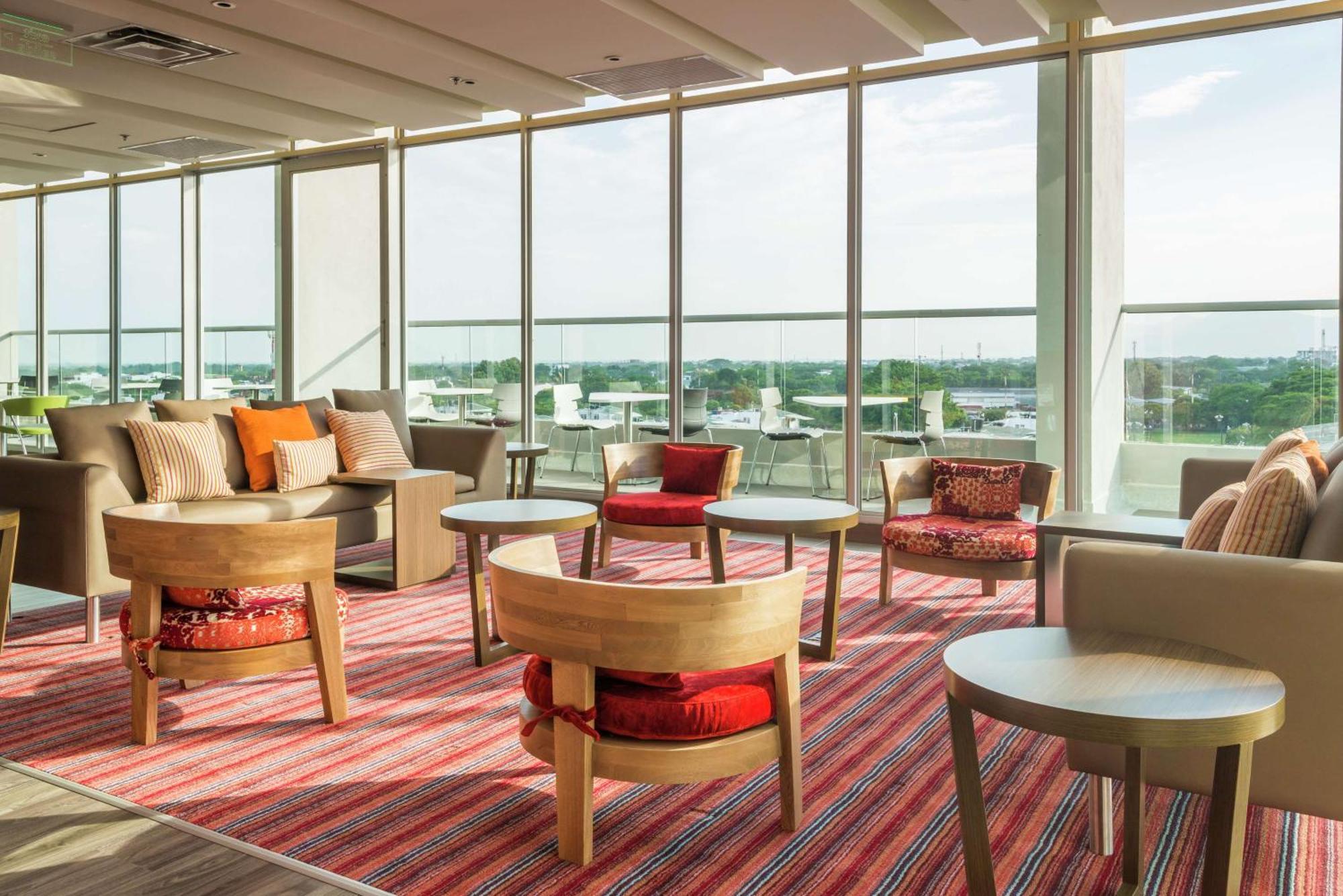 Hotel Hampton By Hilton Yopal Exteriér fotografie