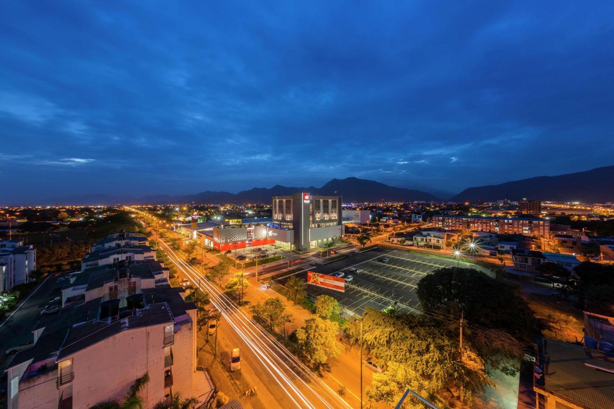 Hotel Hampton By Hilton Yopal Exteriér fotografie